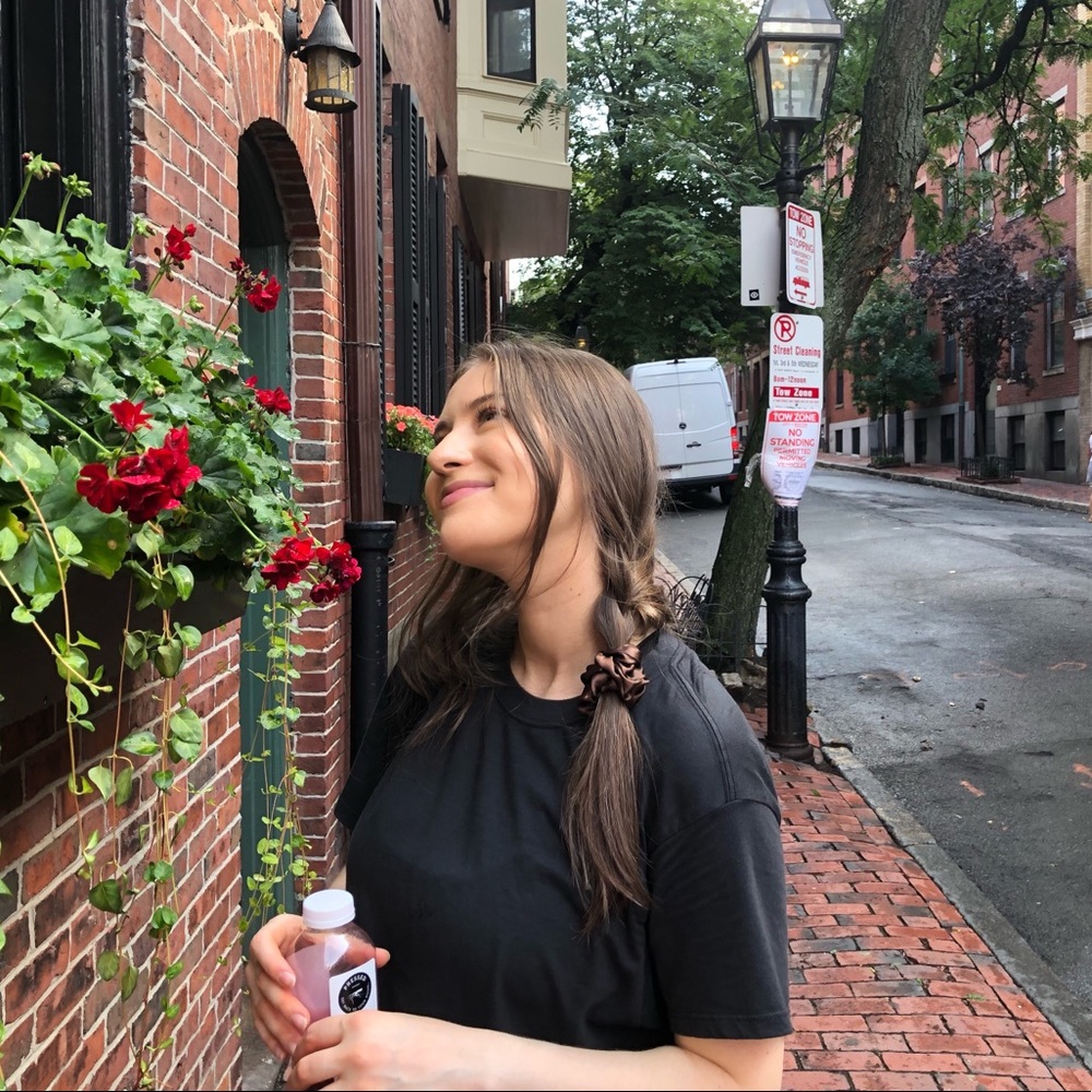 Meet your Posher, Vita